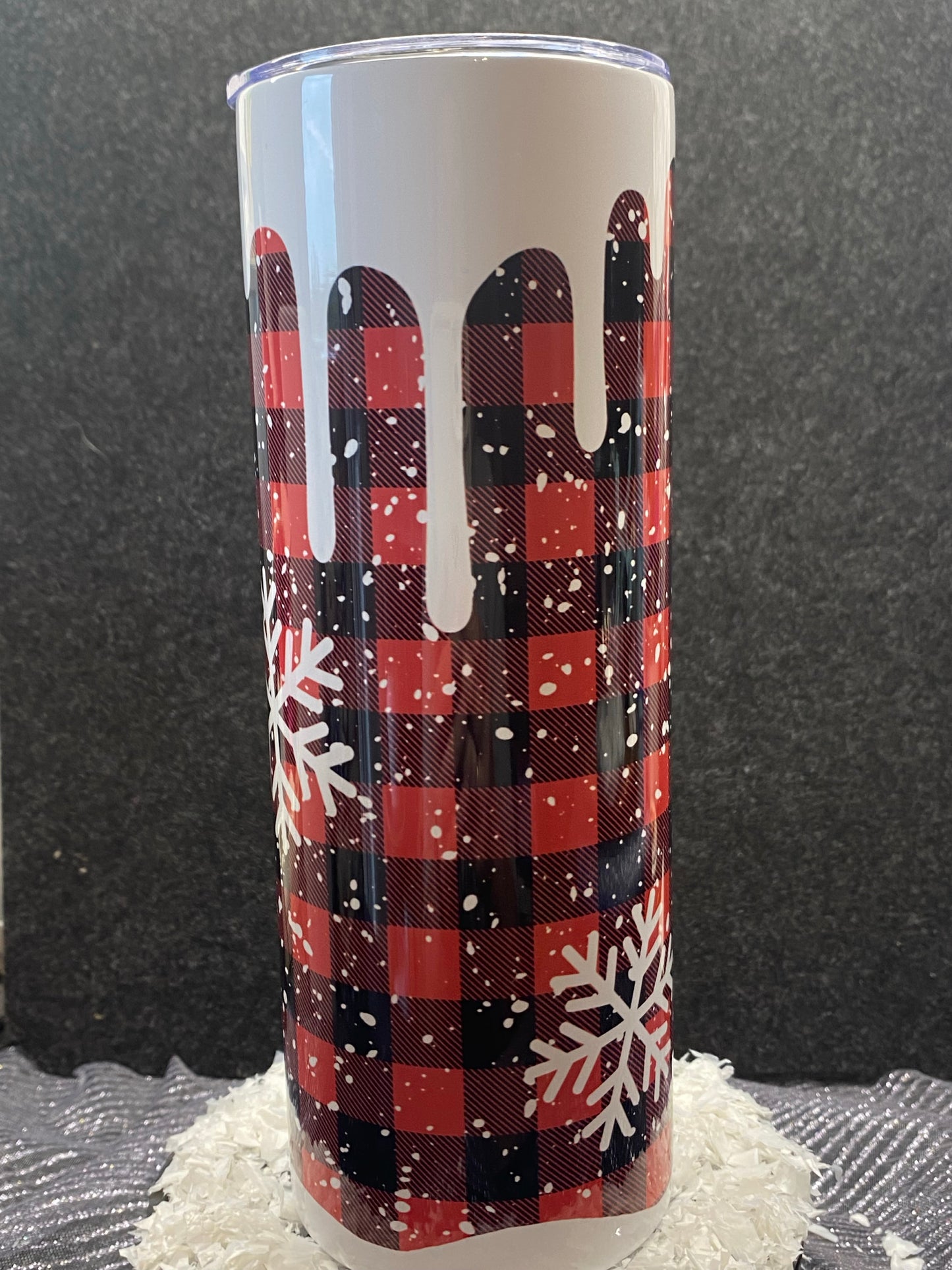 ❤️ Thermobecher „Buffalo Christmas“ – Rot-schwarzes Karo mit Schneeflocken