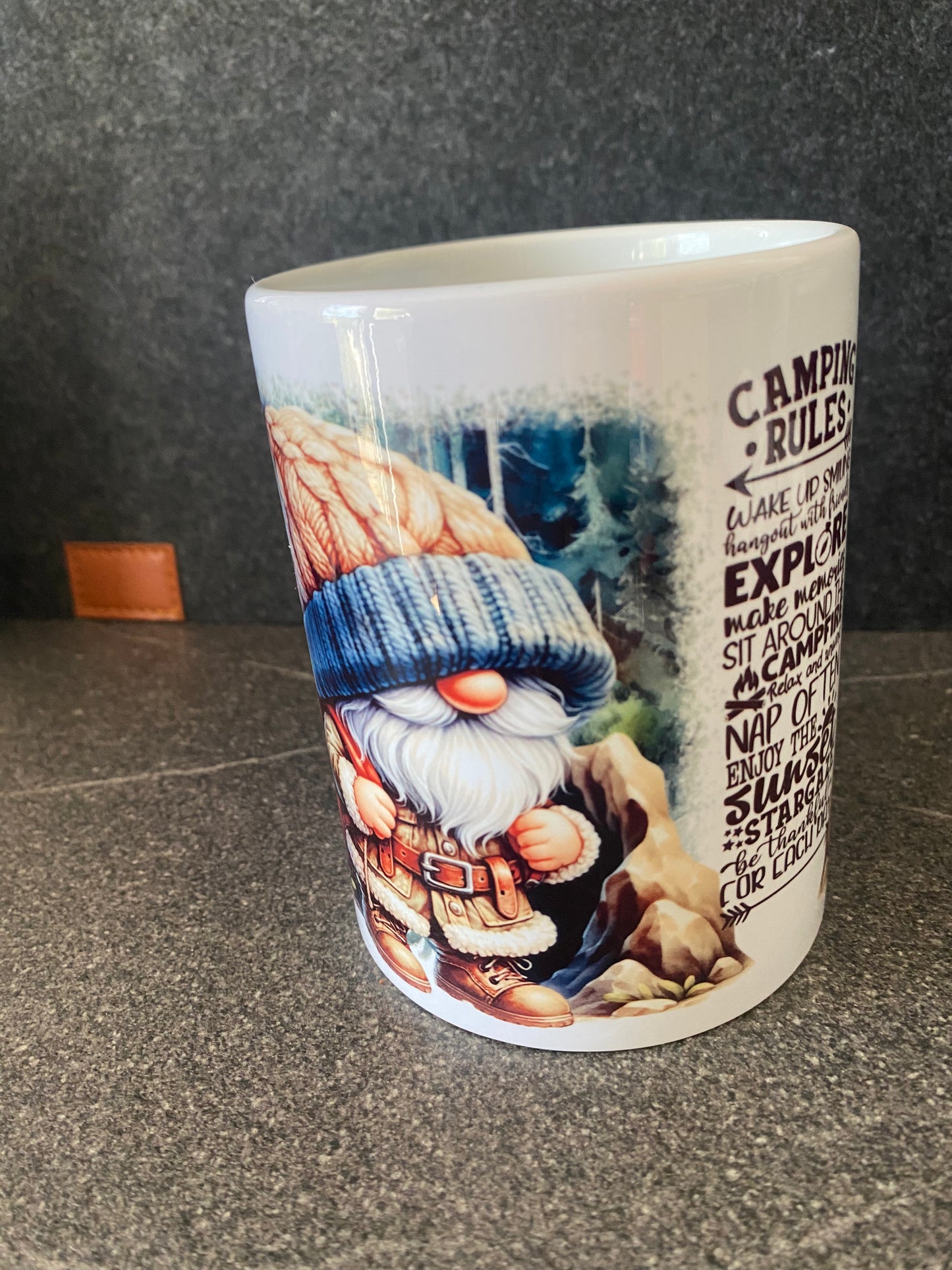 Camping Tasse mit Zwergenmotiv | Keramiktasse 330 ml | „Camping Rules“ Sublimationsdruck