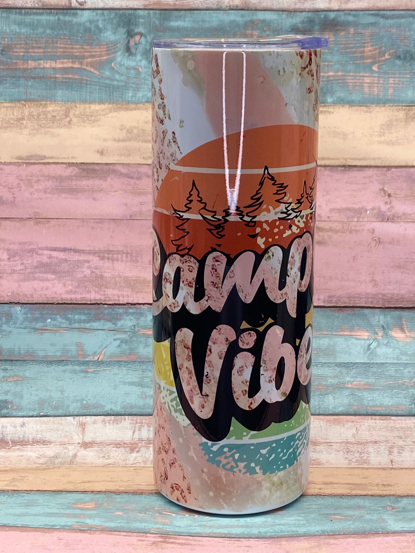 Edelstahltumbler „Camping Vibes“ – 20 oz (ca. 590 ml)