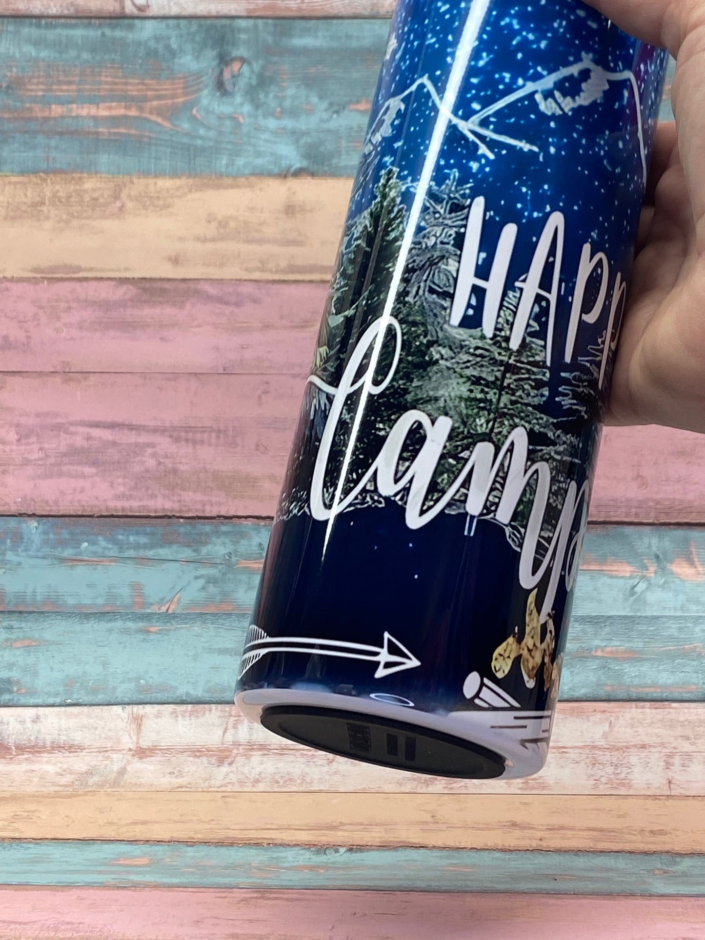 Edelstahltumbler „Happy Camper“ – 20 oz (ca. 590 ml)