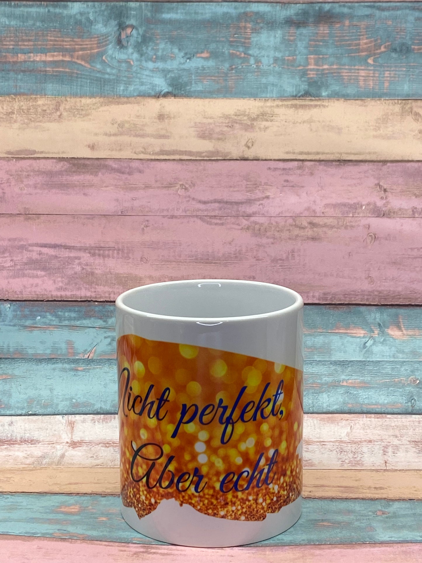 Tasse „Nicht perfekt, aber echt“ – Keramiktasse mit Glanzdesign
