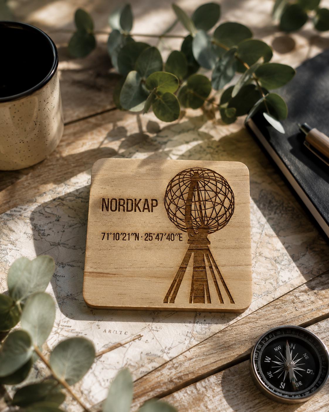 Nordkap Holzuntersetzer graviert | Norwegen Souvenir mit Koordinaten | Camping Geschenk | Wohnmobil Deko | Lasergravur aus Ho